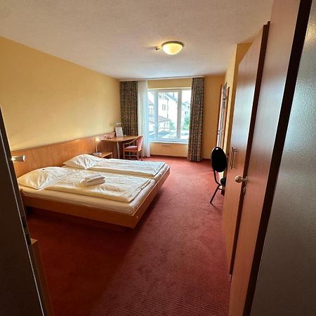 Gasthaus - Hotel Neue Post Meitingen Buitenkant foto
